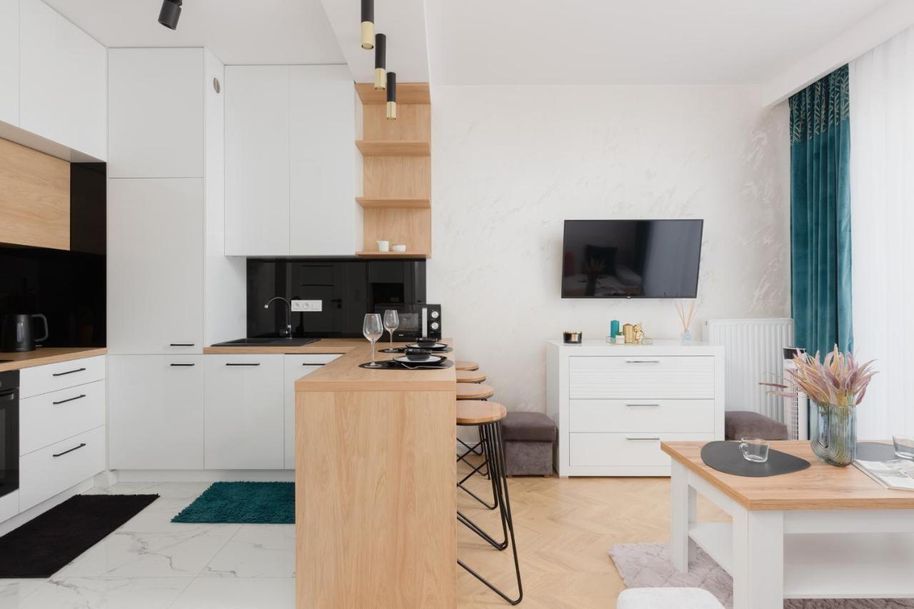 Warsaw Kotsisa Apartments With Parking By Noclegi Renters Exterior foto