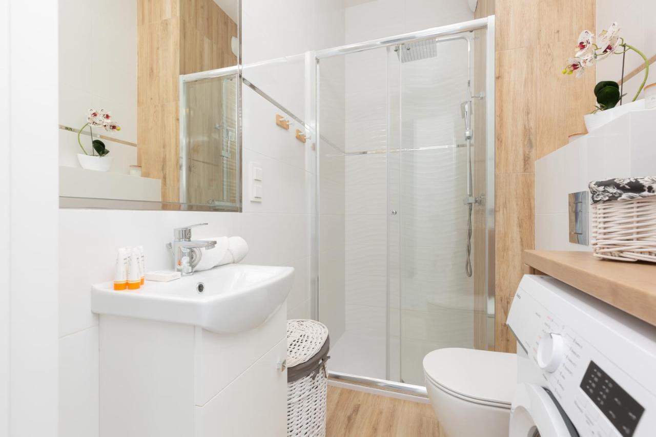 Warsaw Kotsisa Apartments With Parking By Noclegi Renters Exterior foto